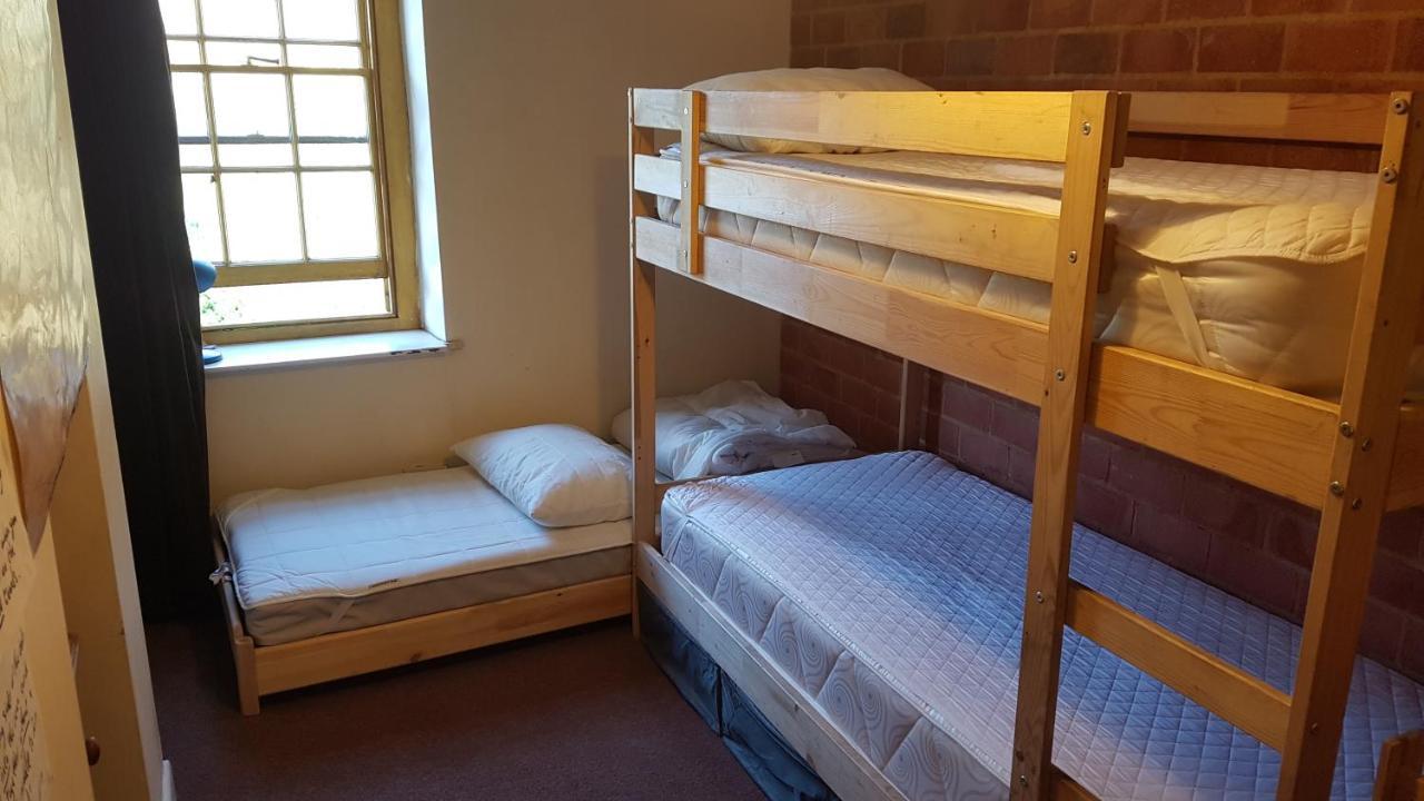 'Yellow Wood Micro Hostel-Eco Urban Bothy Style Very Basic But Cosy Redecorating But Cheap & Friendly Quiet Time Lockout 11Pm-7Am Bring Towel Or Hire Brecon Exterior photo