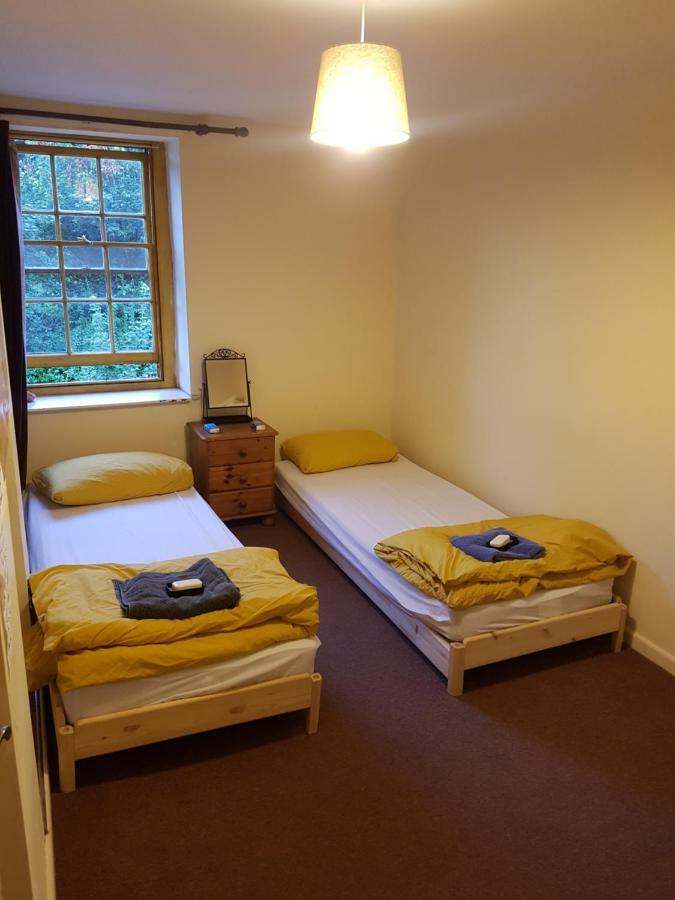 'Yellow Wood Micro Hostel-Eco Urban Bothy Style Very Basic But Cosy Redecorating But Cheap & Friendly Quiet Time Lockout 11Pm-7Am Bring Towel Or Hire Brecon Exterior photo